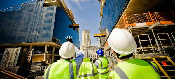 A group of works are visiting projects under construction.